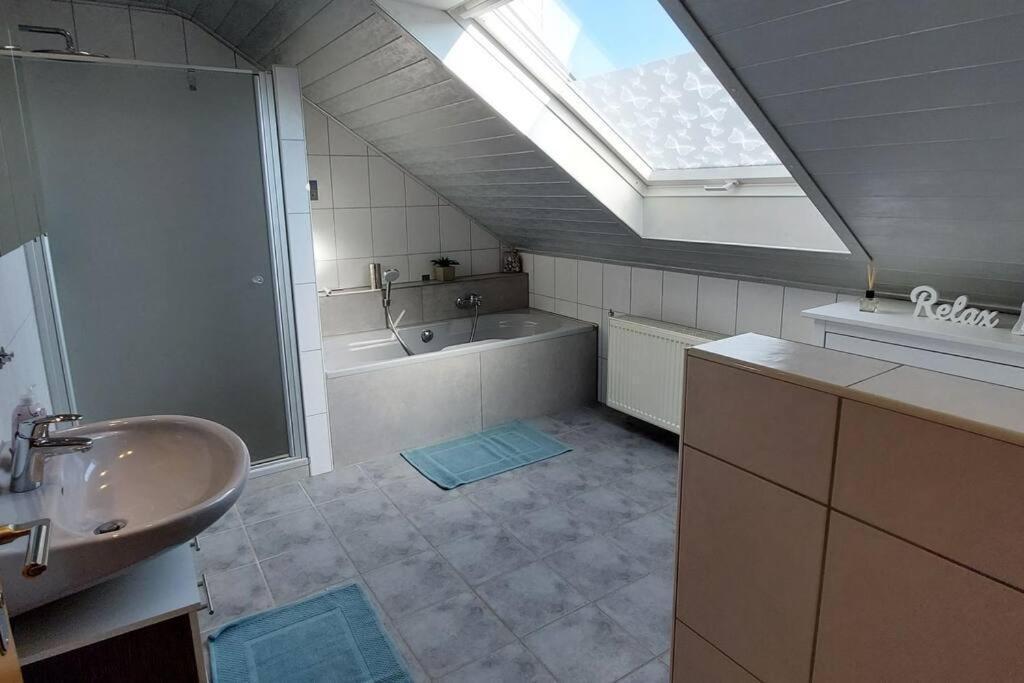 Grosse Tolle 4 Zimmer Ferienwohnung Im Herzen Des Odenwaldes Moerlenbach Exterior photo