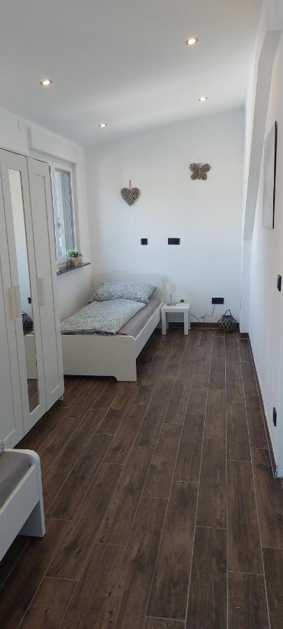 Grosse Tolle 4 Zimmer Ferienwohnung Im Herzen Des Odenwaldes Moerlenbach Exterior photo